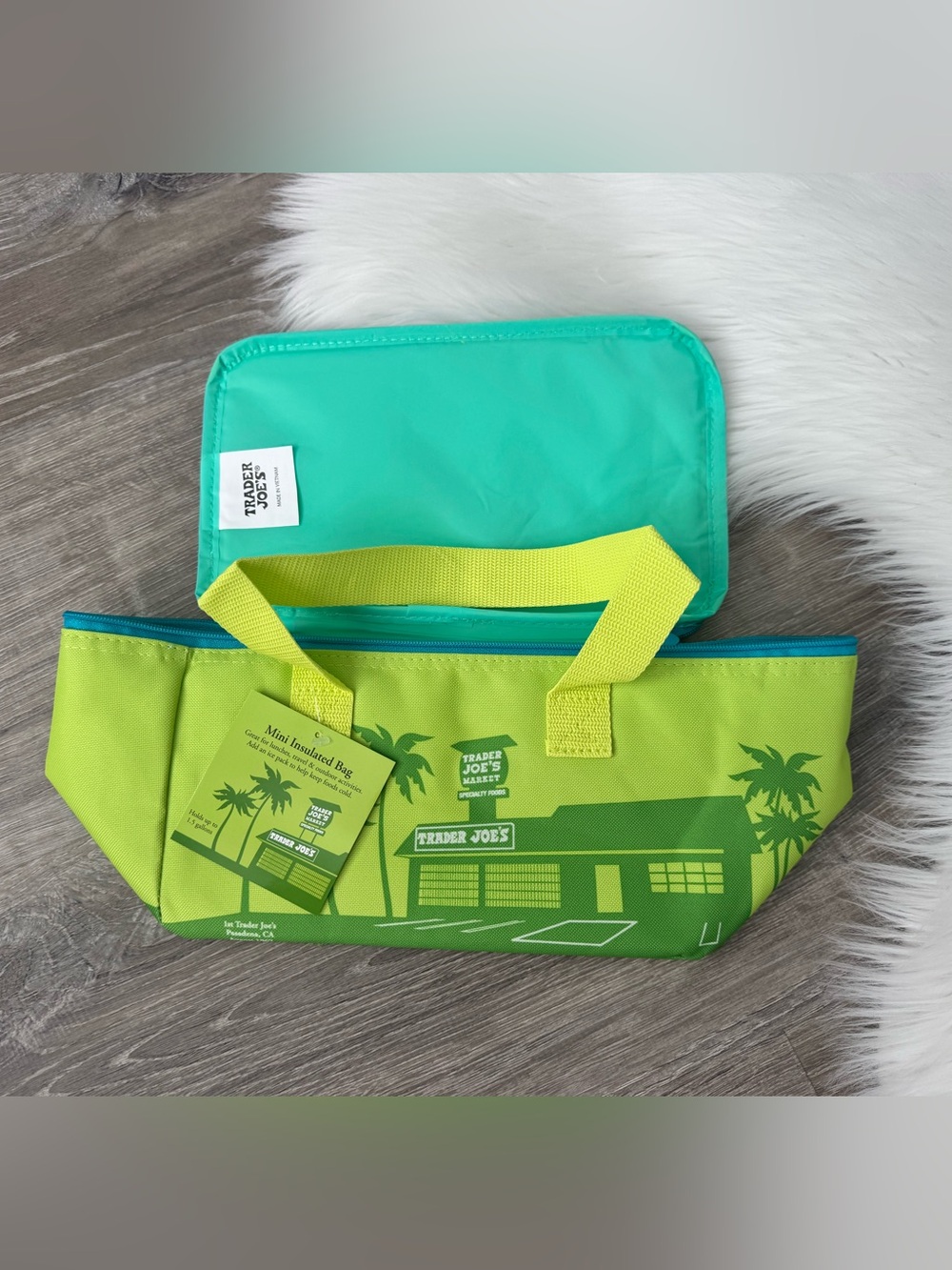 💙💚Trader Joe's Mini Insulated Bag - Lime Green with Blue Trim - Picture 2 of 12
